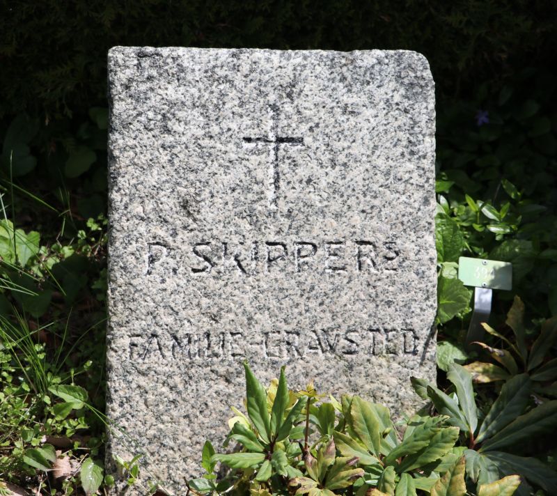 P. Skipper's familiegravsted.JPG